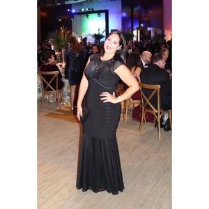 Black fitted prom dress gown